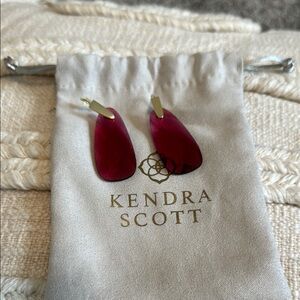 Kendra Scott Maize drop earrings - dark pink